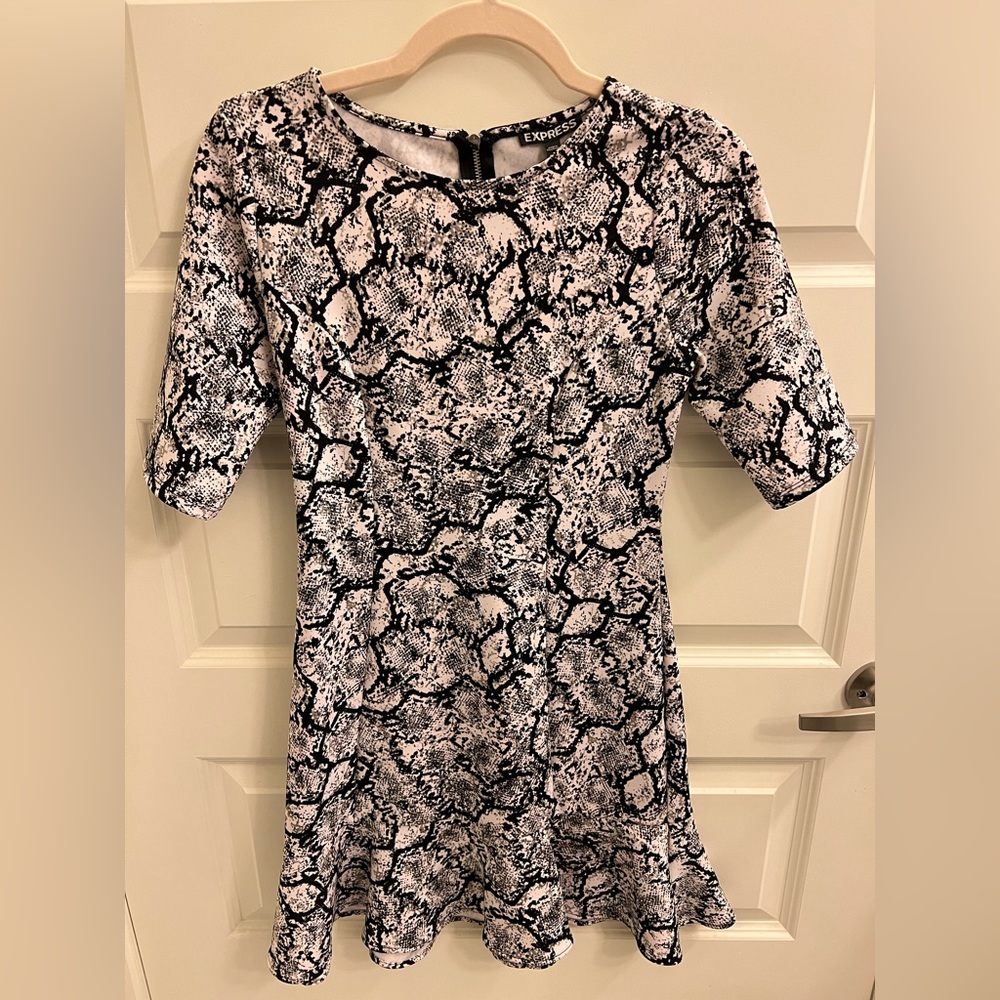 Express stretch dress size 4